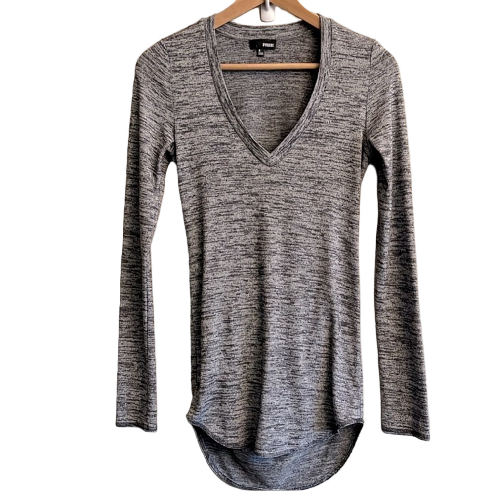 45 Aritzia Wilfred Free Size SMALL Gray Long Sleeve V-Neck Back Slit Top
